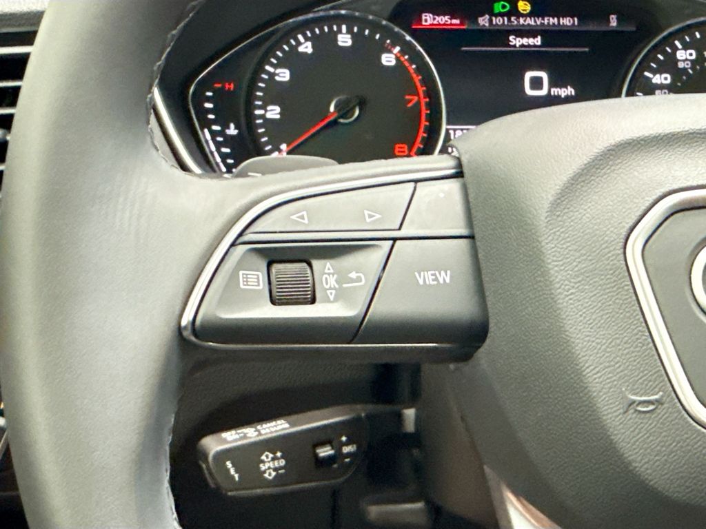 Thumbnail: 2023 Audi Q5 - 11