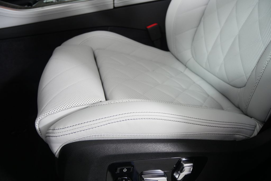 Thumbnail: 2026 BMW X5 - 10