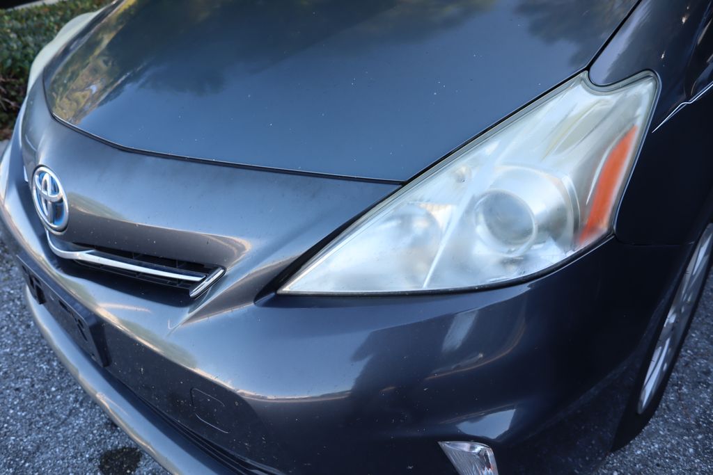 Thumbnail: 2012 Toyota Prius v - 3