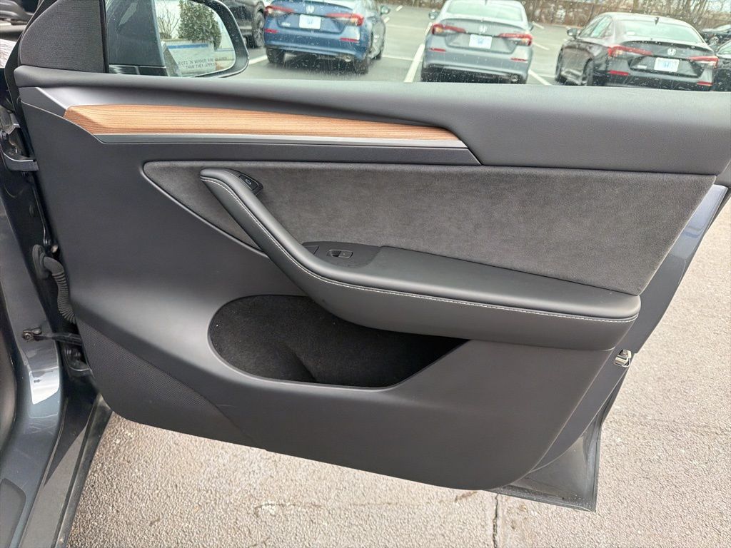 Thumbnail: 2023 Tesla Model Y - 25