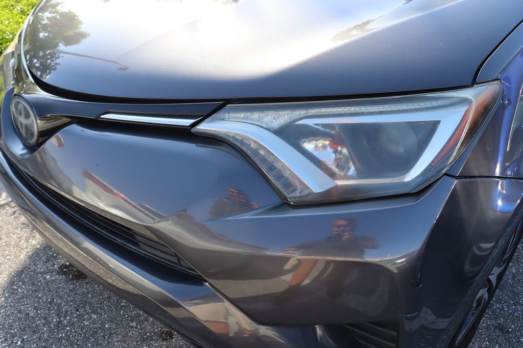 2018 Toyota RAV4 LE 3