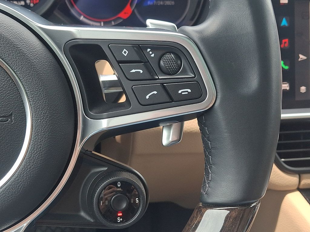 Thumbnail: 2023 Porsche Cayenne - 25