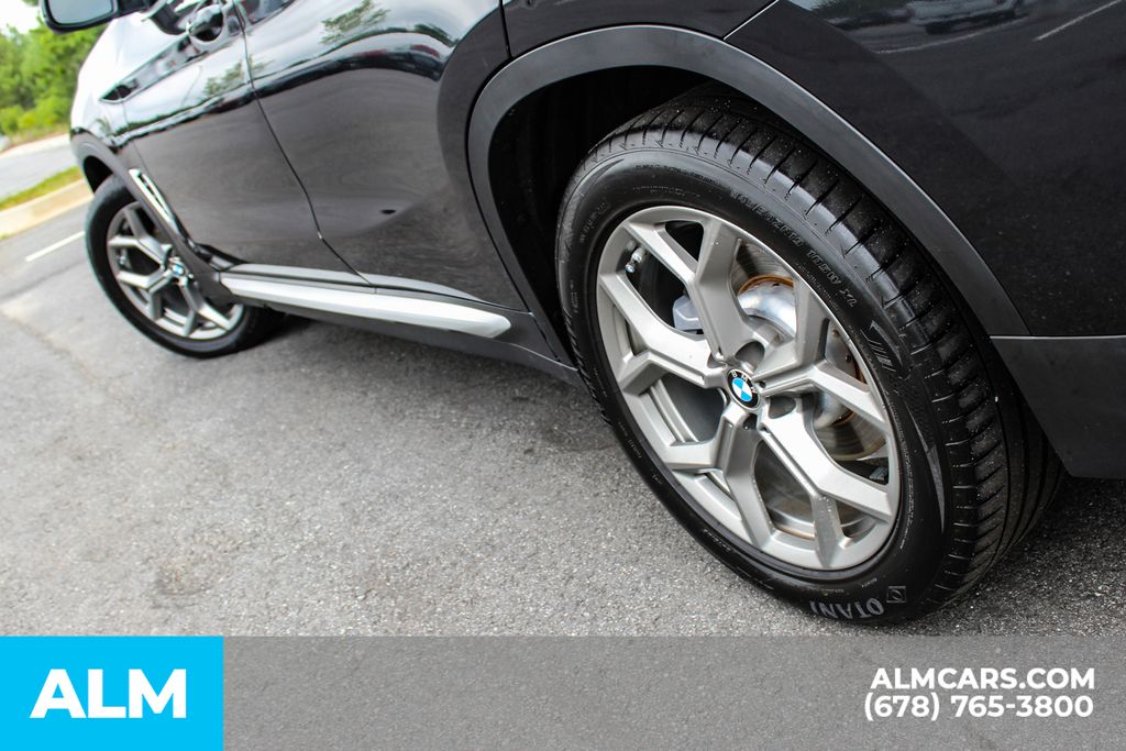 Used 2024 Gray BMW xDrive30i image 12