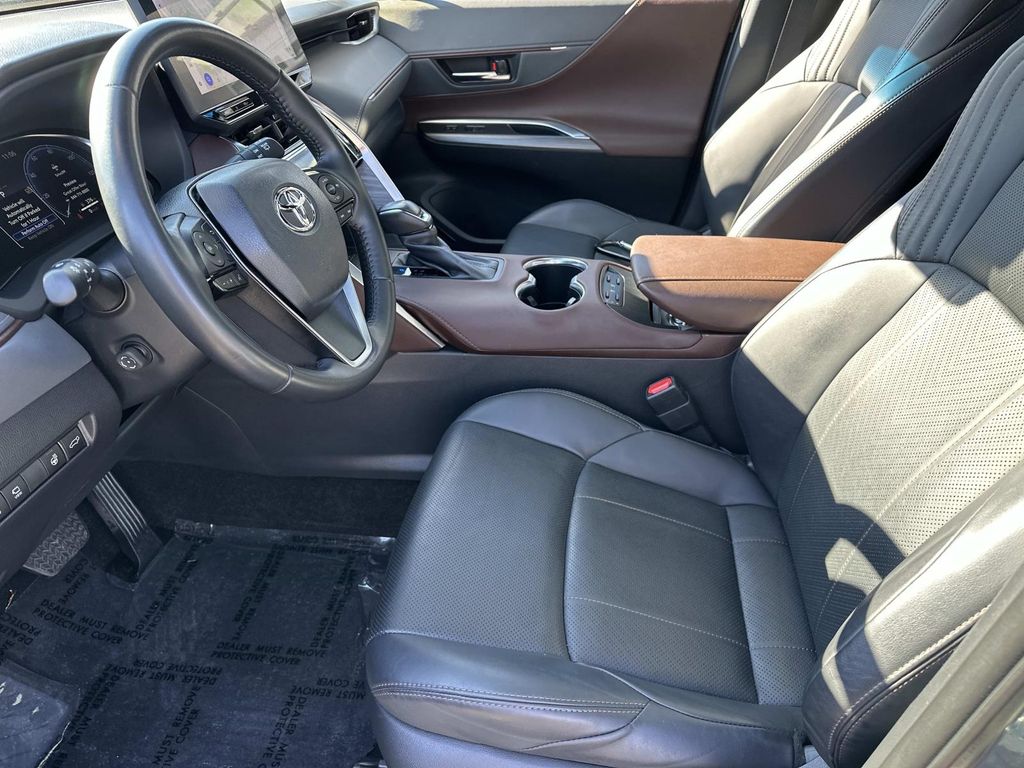 Thumbnail: 2023 Toyota Venza - 27