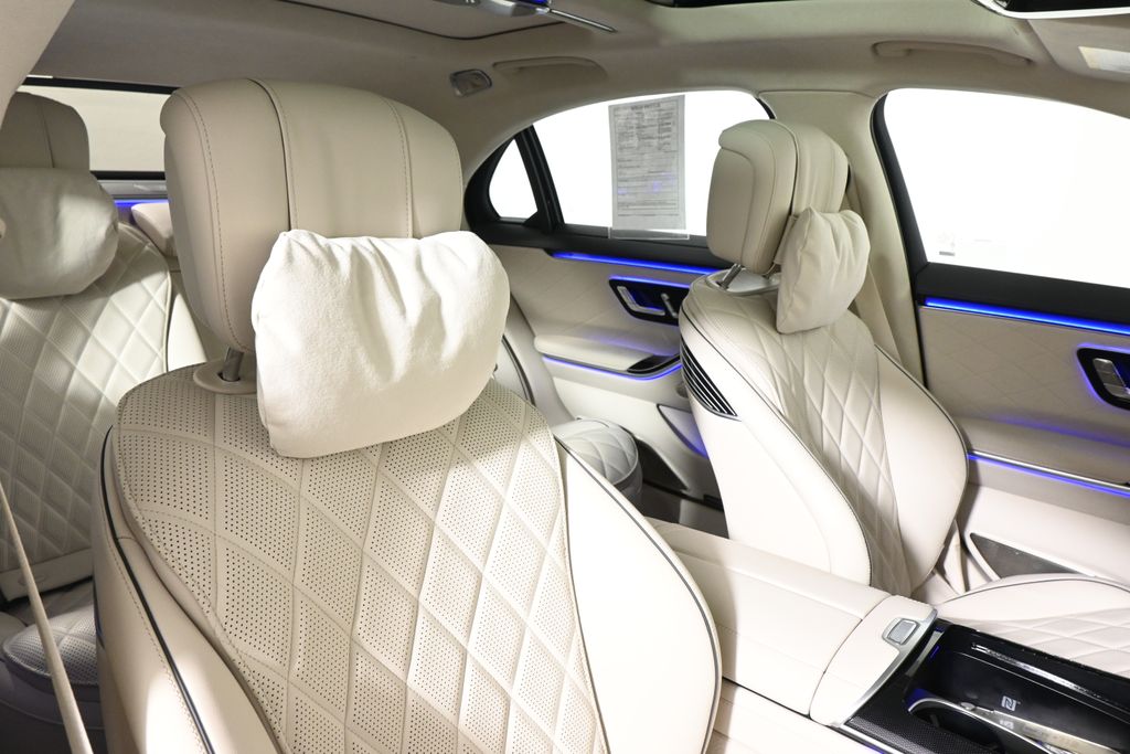 Thumbnail: 2025 Mercedes-Benz S-Class - 32