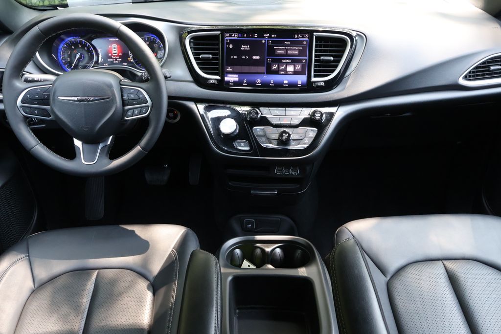Thumbnail: 2025 Chrysler Pacifica - 14