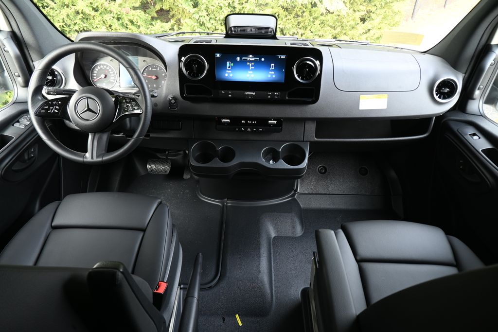 Thumbnail: 2026 Mercedes-Benz Sprinter - 4