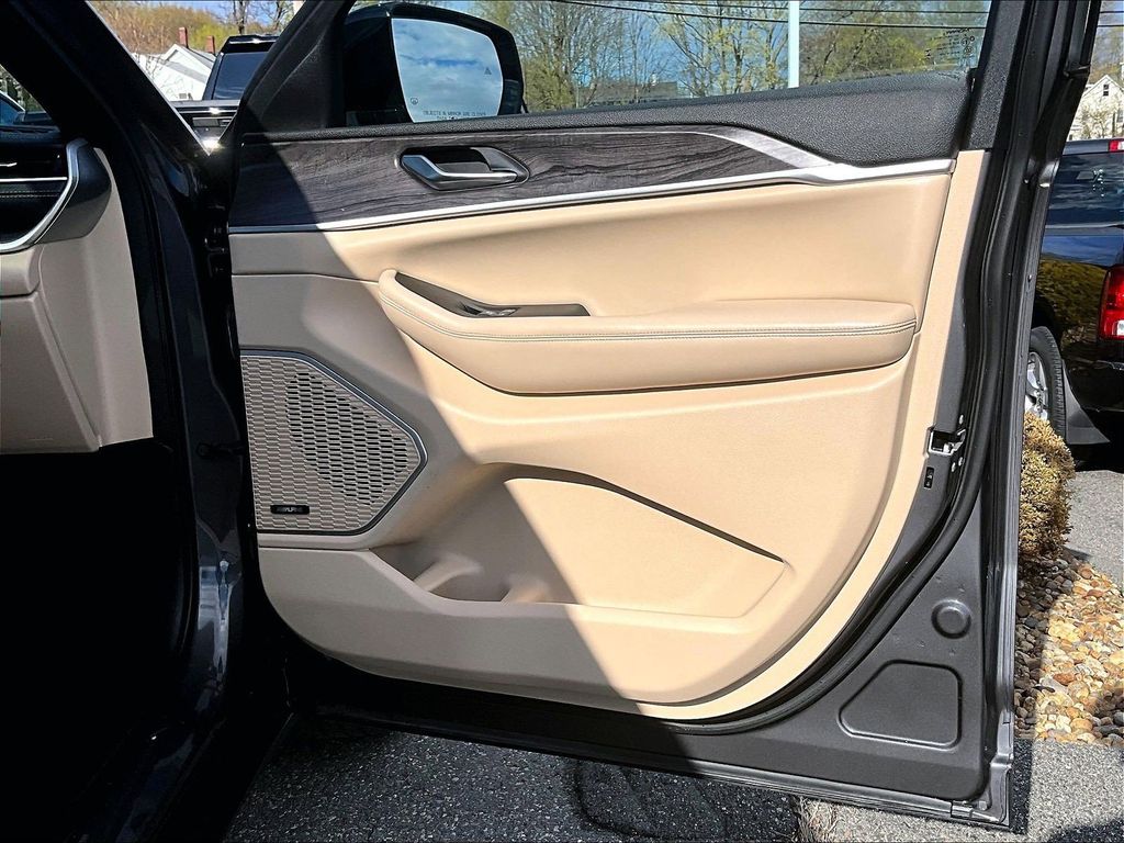 2023 Jeep Grand Cherokee L — photo 12