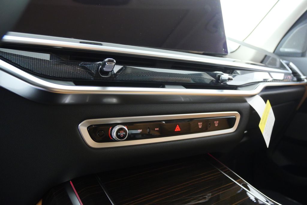 Thumbnail: 2026 BMW X7 - 23
