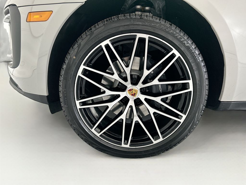 Thumbnail: 2026 Porsche Macan - 30