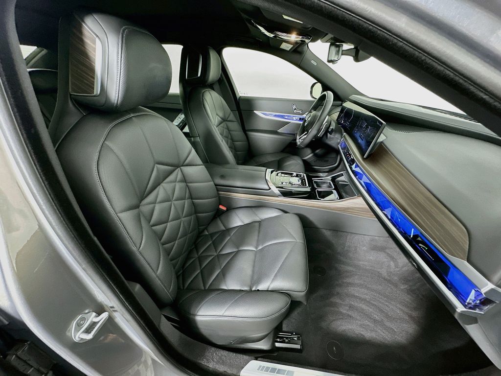 Thumbnail: 2025 BMW 7 Series - 28
