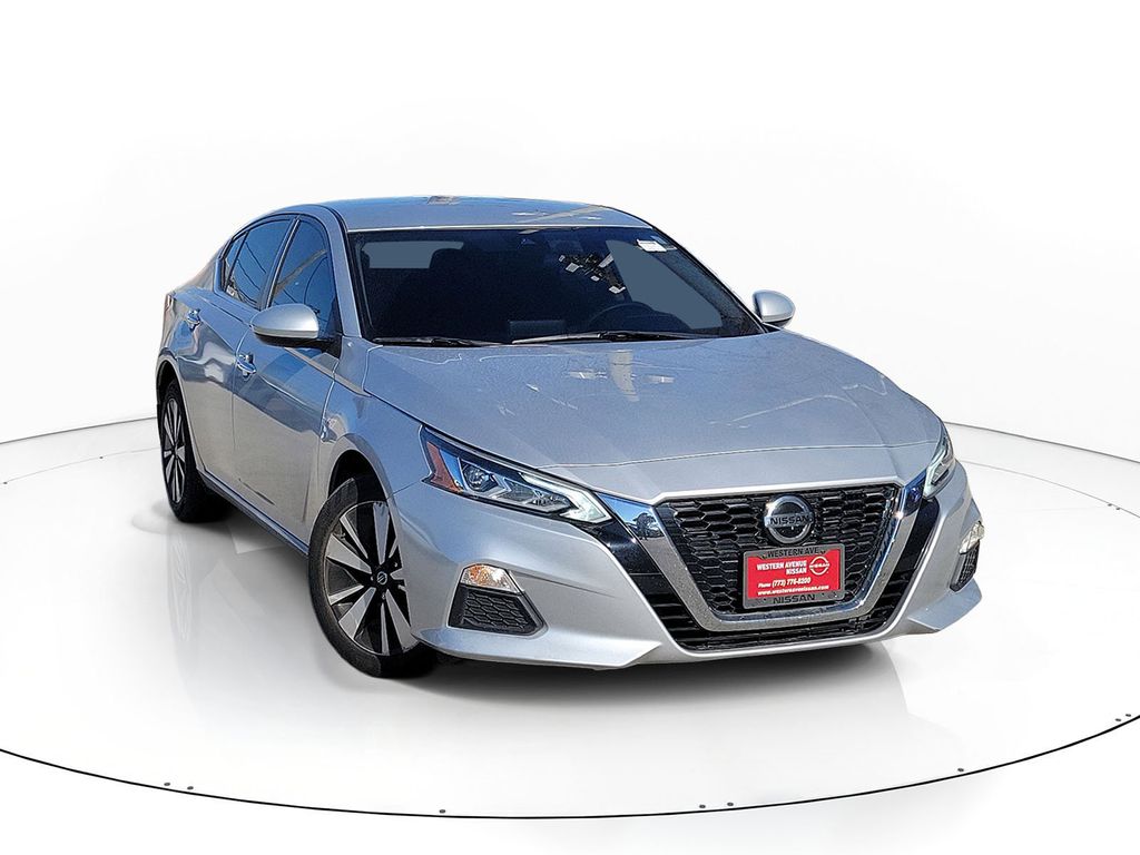 Brilliant Silver Metallic 2021 Nissan Altima 2.5 SV AWD Sedan All-Wheel Drive Continuously Variable Transmission