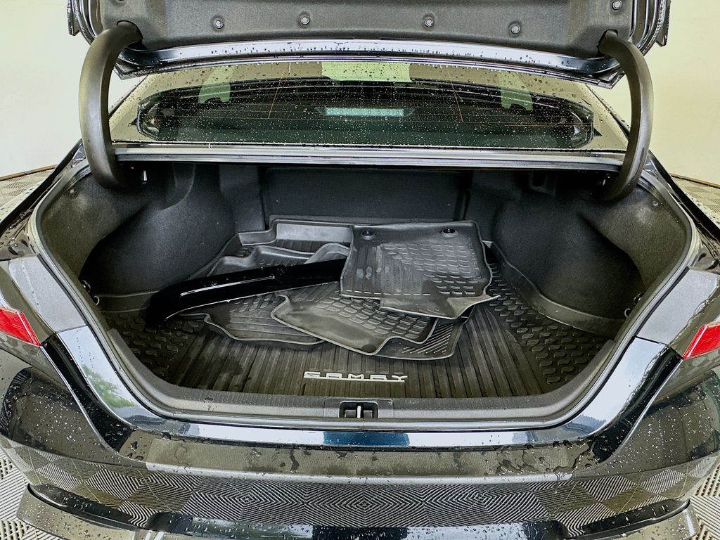 Thumbnail: 2021 Toyota Camry - 24