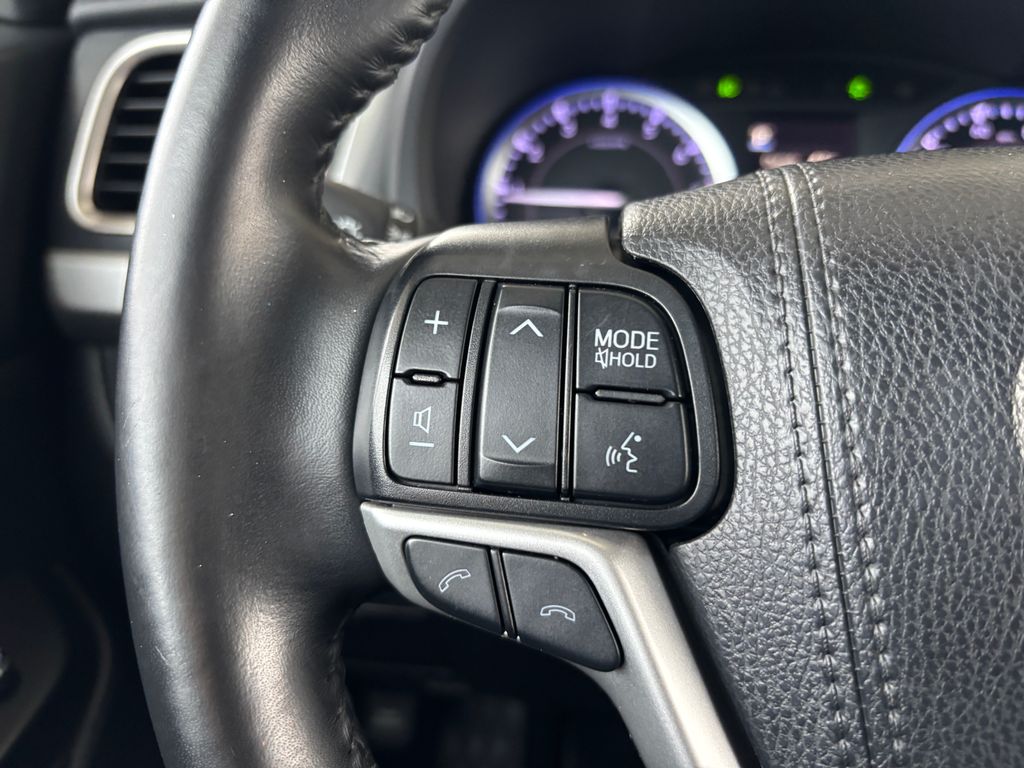 Thumbnail: 2019 Toyota Highlander - 11