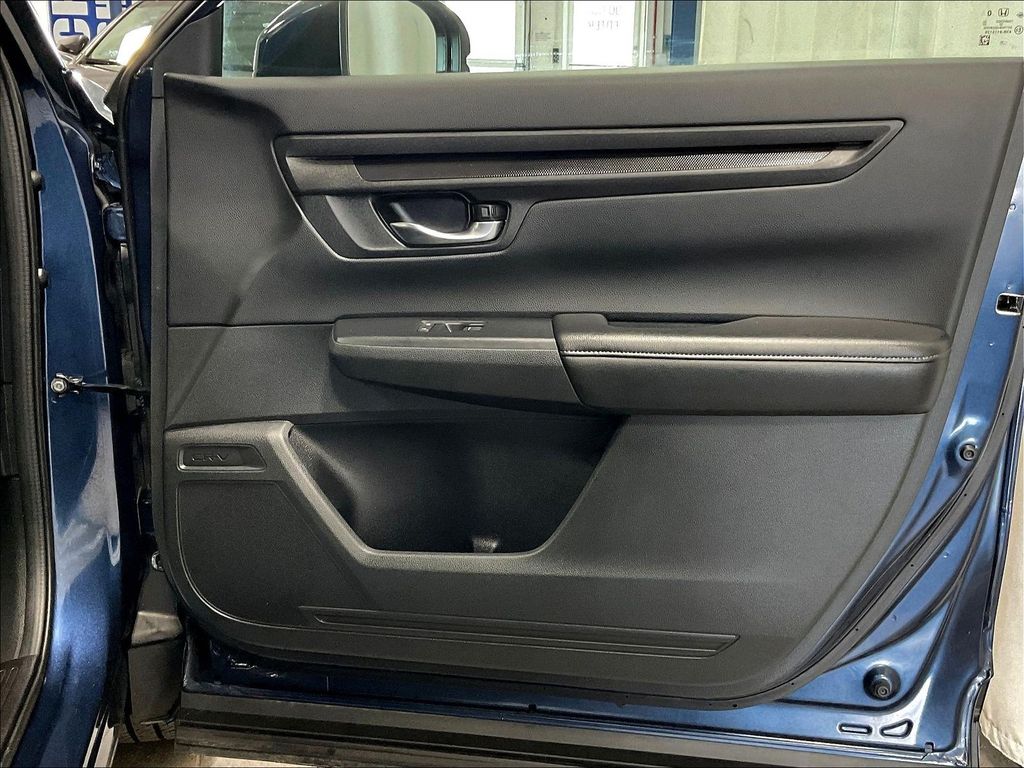 2025 Honda CR-V — photo 12