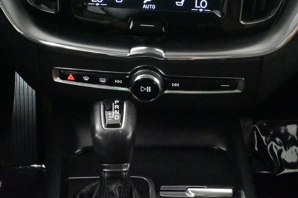 Thumbnail: 2018 Volvo XC60 - 24