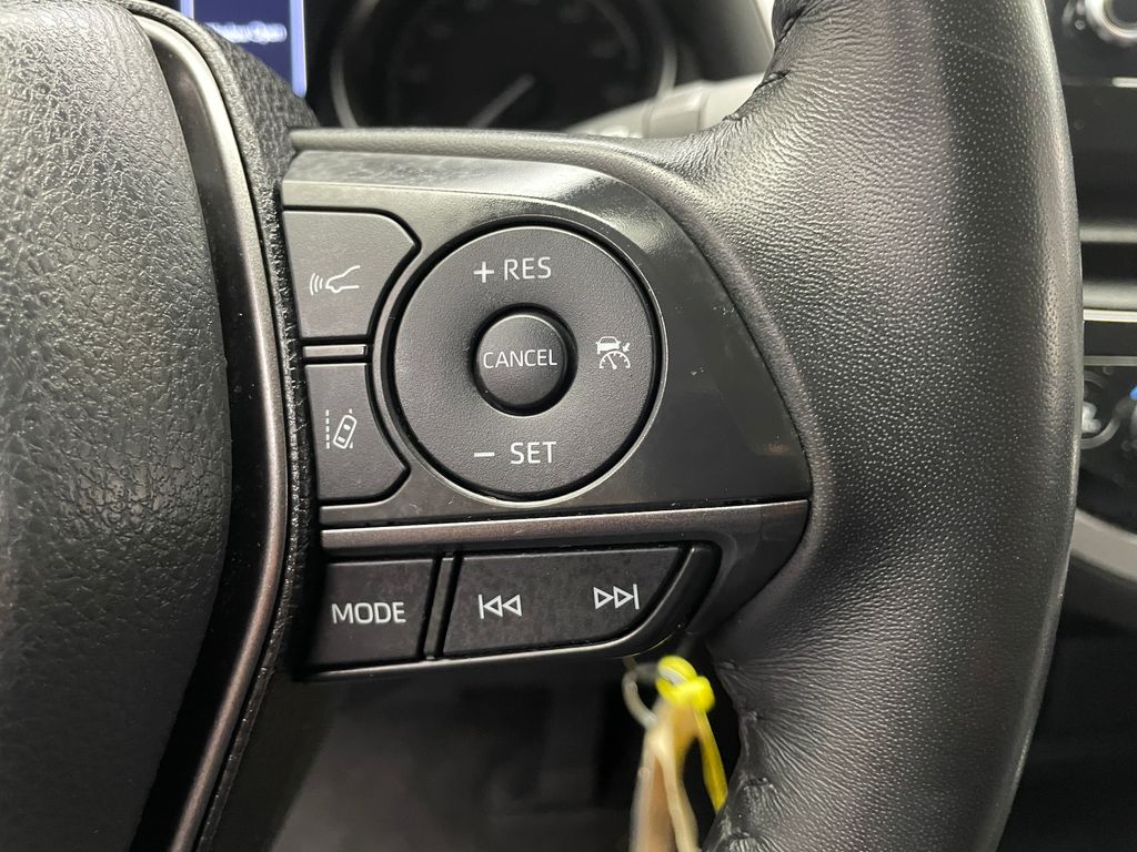 2023 Toyota Camry SE 23