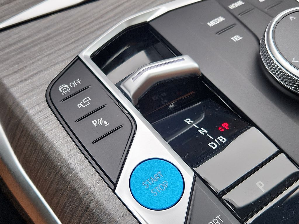 Thumbnail: 2025 BMW i4 - 16