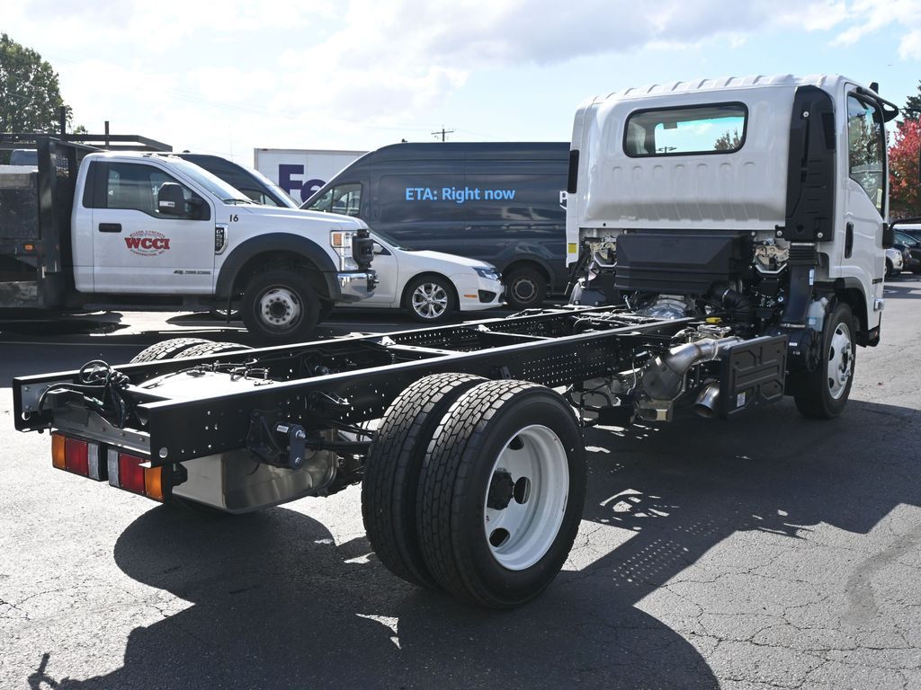 2025 Isuzu NPR XD 