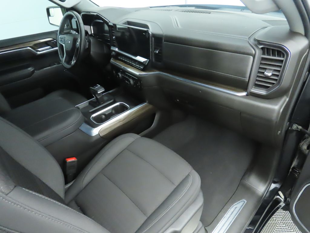 2024 Chevrolet Silverado 1500 RST 17
