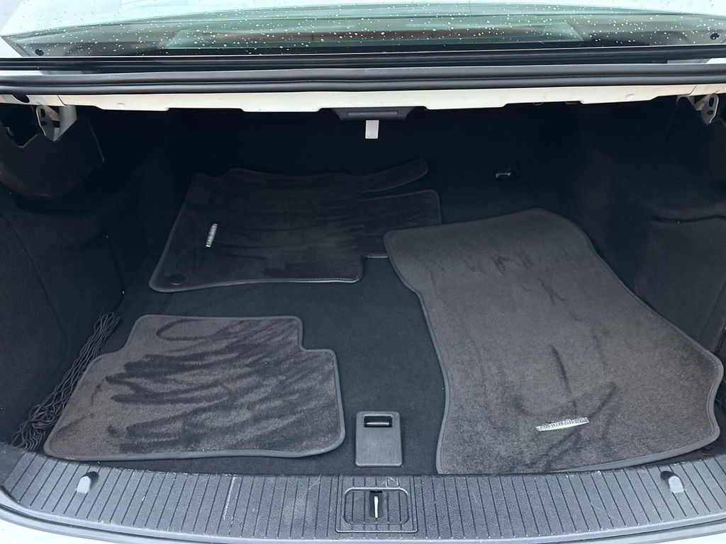 Thumbnail: 2010 Mercedes-Benz E-Class - 20