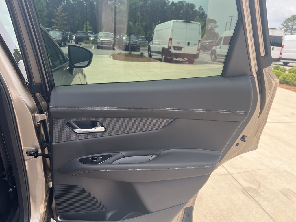 2025 Champagne Silver Metallic Nissan Murano SL AWD SUV