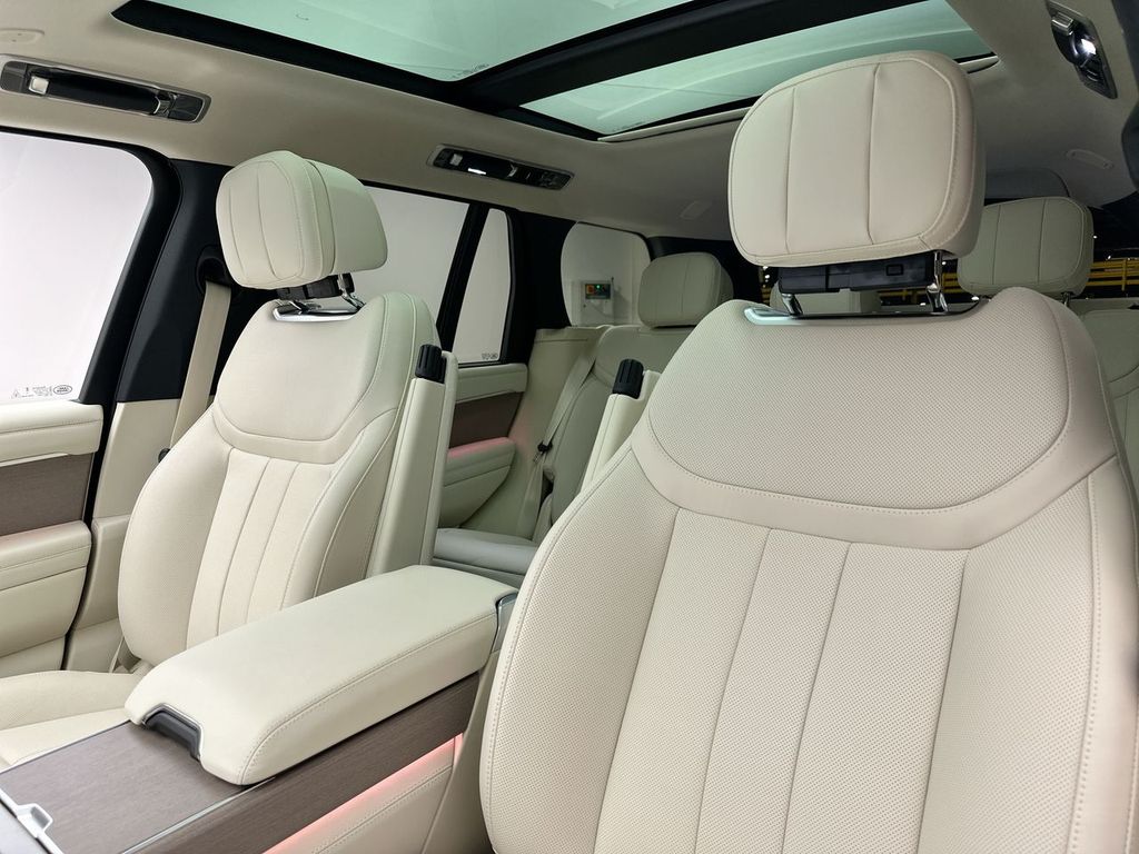 Thumbnail: 2025 Land Rover Range Rover - 9