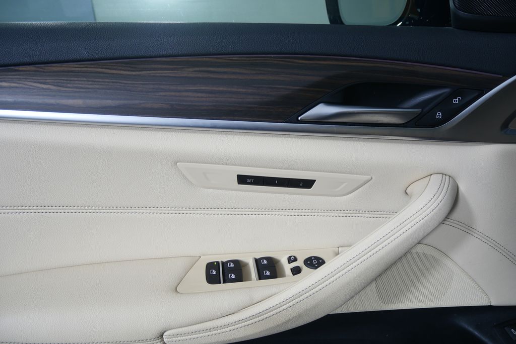 Thumbnail: 2023 BMW 5 Series - 9