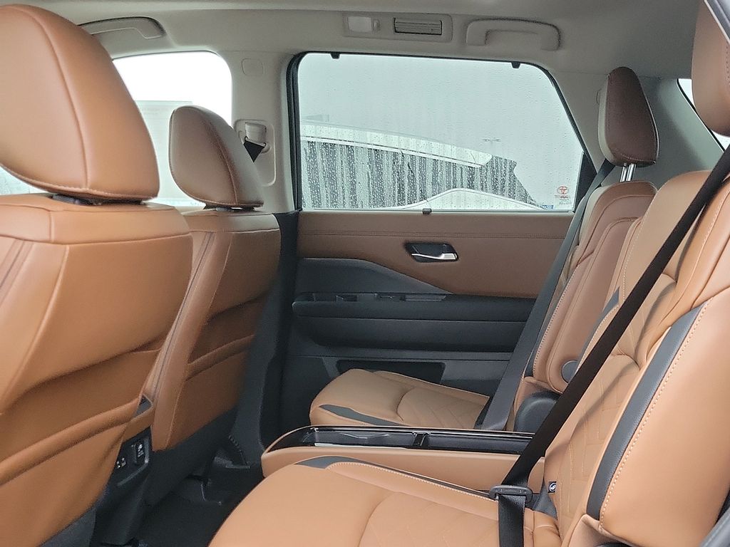 2025 Nissan Pathfinder Platinum 7
