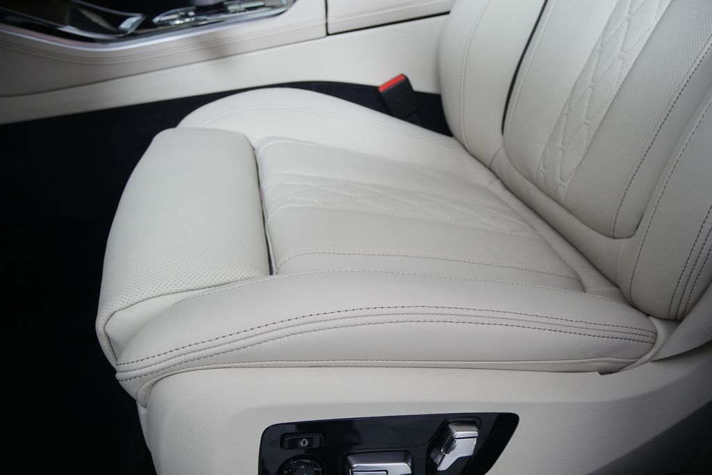 Thumbnail: 2026 BMW X5 - 10