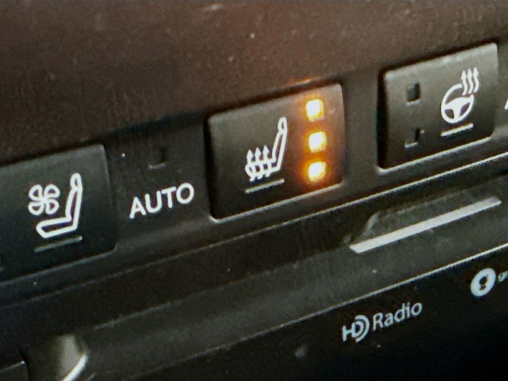 Thumbnail: 2020 Lexus ES - 20