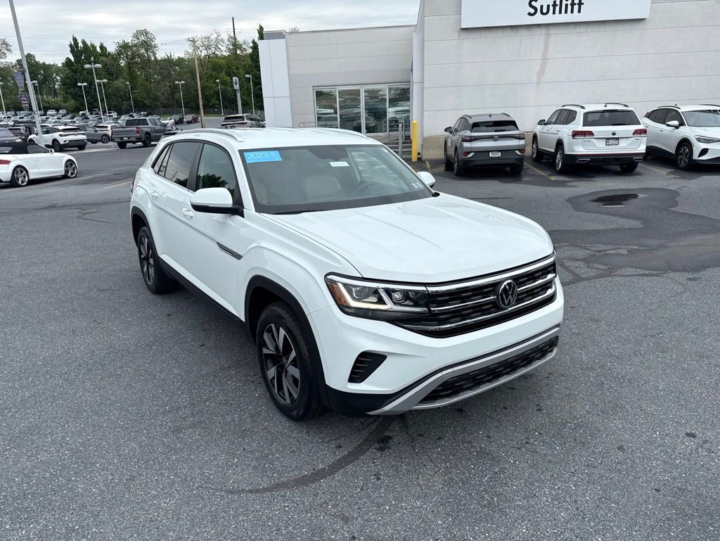 2023 Volkswagen Atlas Cross Sport 2.0T SE White at Sutliff Volkswagen