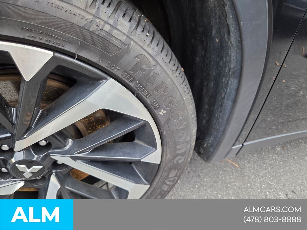 Used 2024 Silver Mitsubishi SE image 3