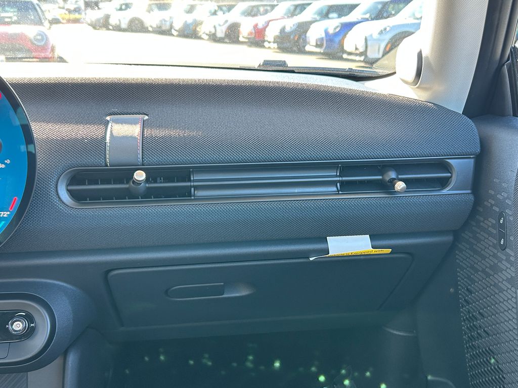 Thumbnail: 2025 MINI Cooper - 25