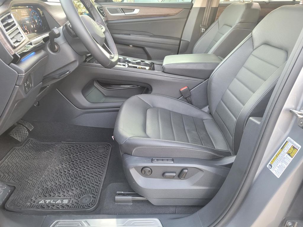 used 2025 Volkswagen Atlas car, priced at $39,980