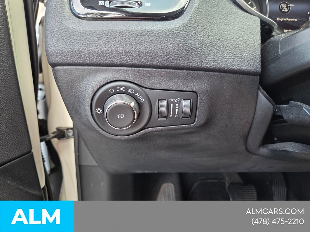 Used 2018 White Jeep Limited image 30