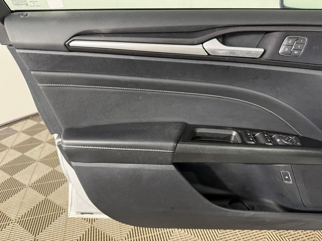 Used 2019 Silver Ford Titanium image 22