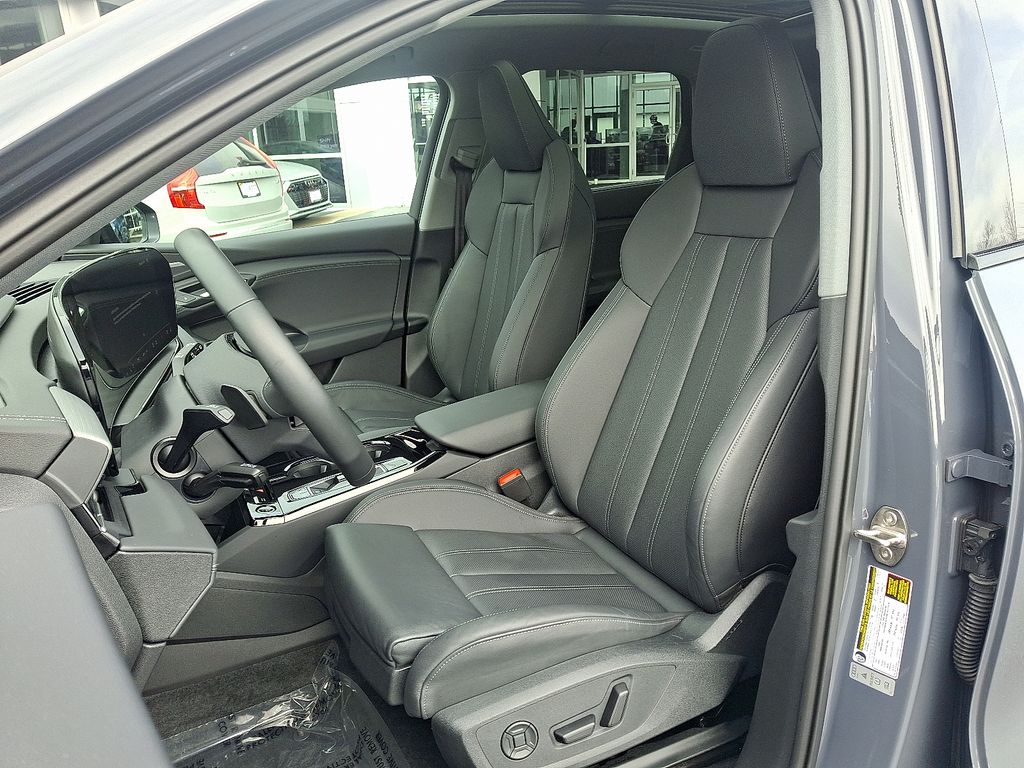 Thumbnail: 2025 Audi Q6 e-tron - 13