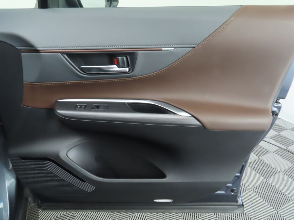 2021 Toyota Venza Limited 26