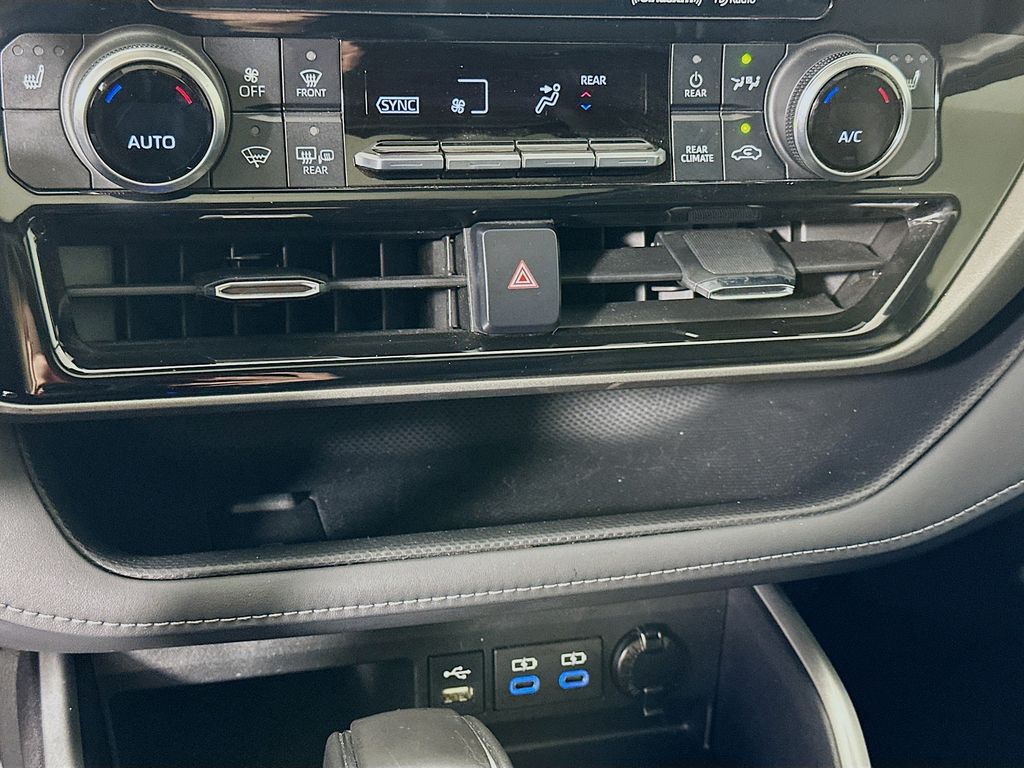 Thumbnail: 2022 Toyota Highlander - 15