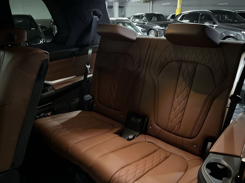Thumbnail: 2026 BMW X7 - 24