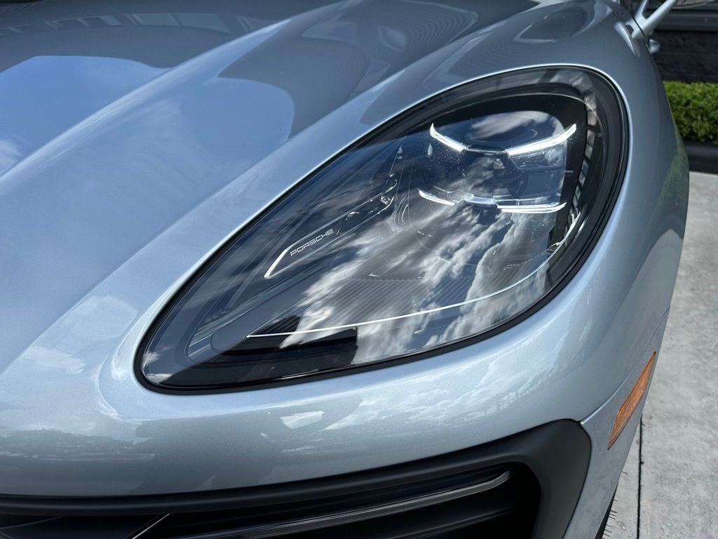 Thumbnail: 2026 Porsche Macan - 13