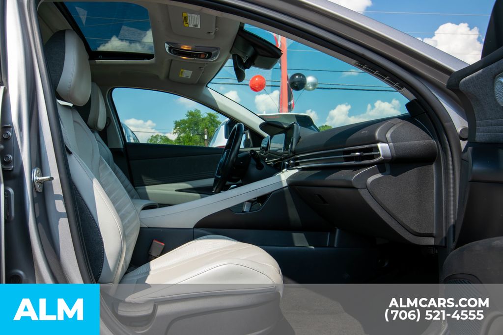 2024 Hyundai Elantra Limited photo 11