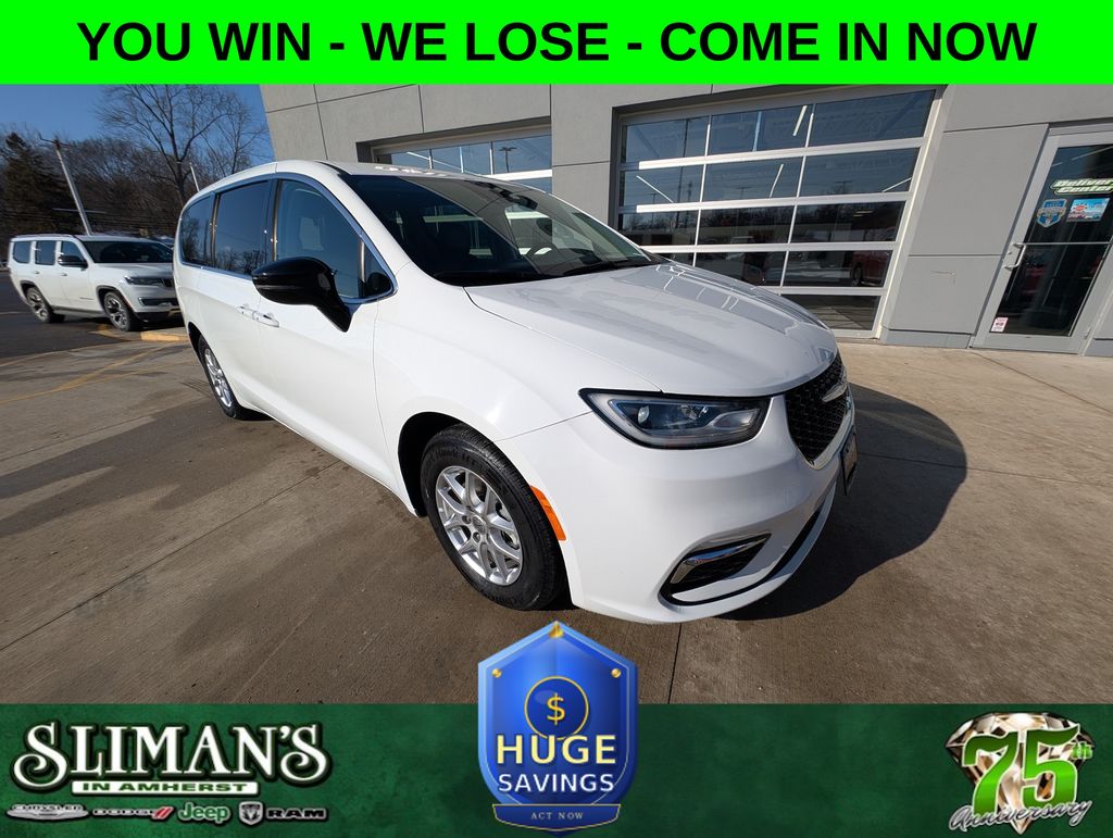 Bright White Clearcoat 2024 Chrysler Pacifica Minivan Front-Wheel Drive 9-Speed Automatic