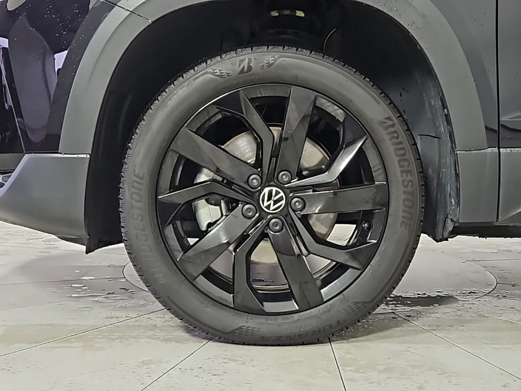 Thumbnail: 2023 Volkswagen Taos - 5