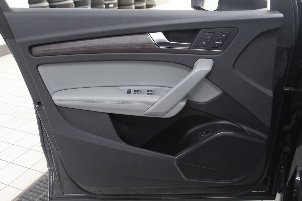 Thumbnail: 2021 Audi Q5 - 14