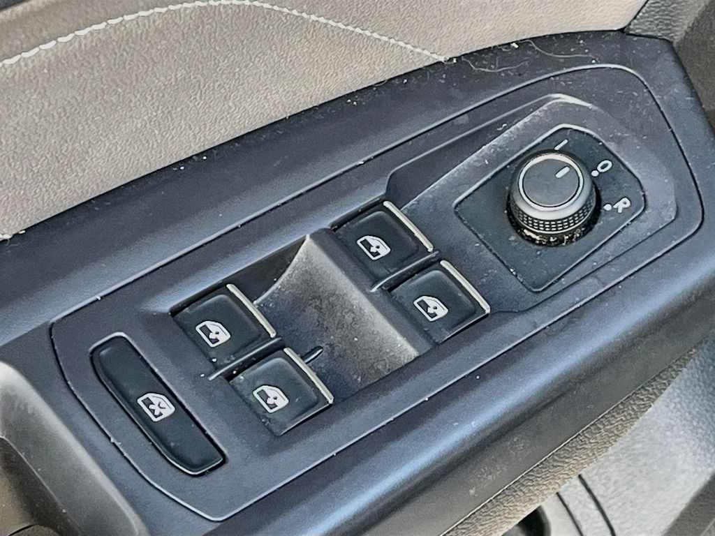 2021 Volkswagen Atlas 3.6L V6 SE w/Technology Gray at Bravo Nissan