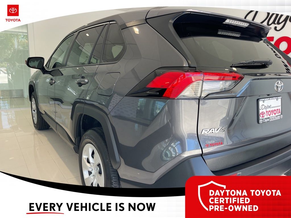 2024 Toyota RAV4 LE - Photo 11