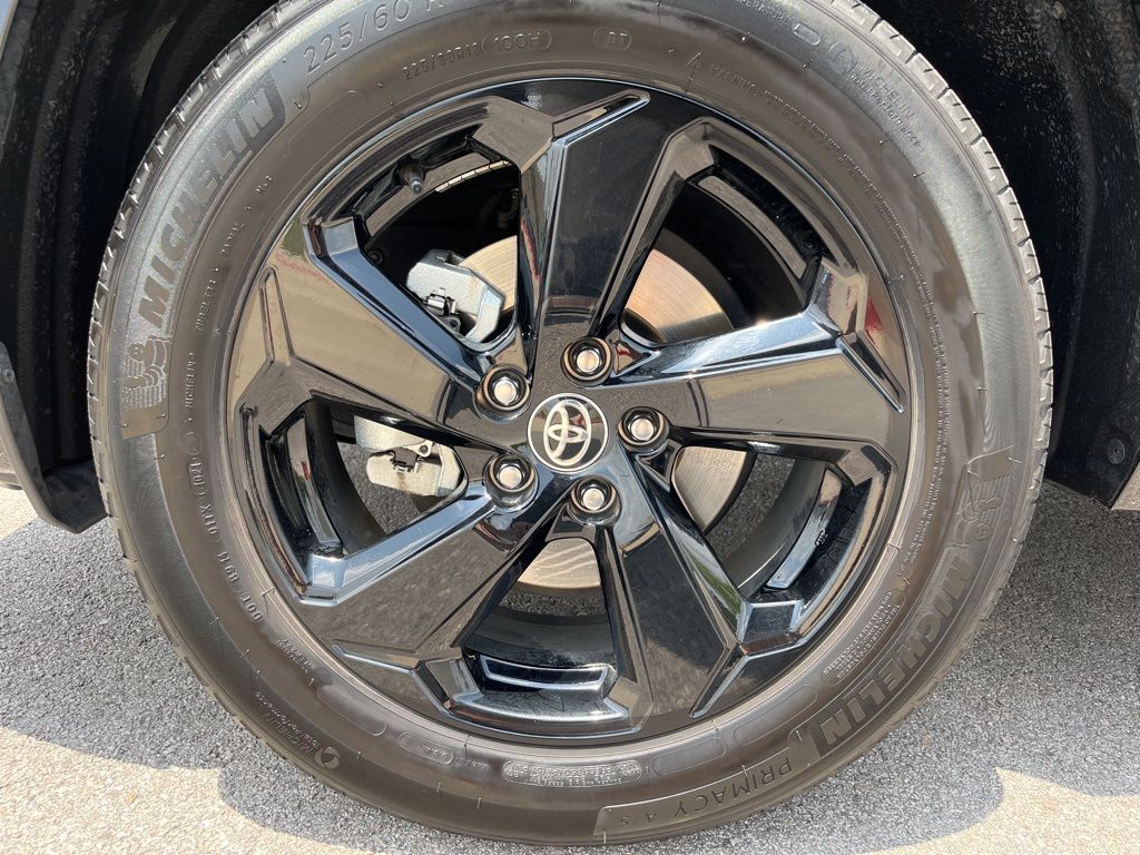 2021 Toyota RAV4 XSE 12