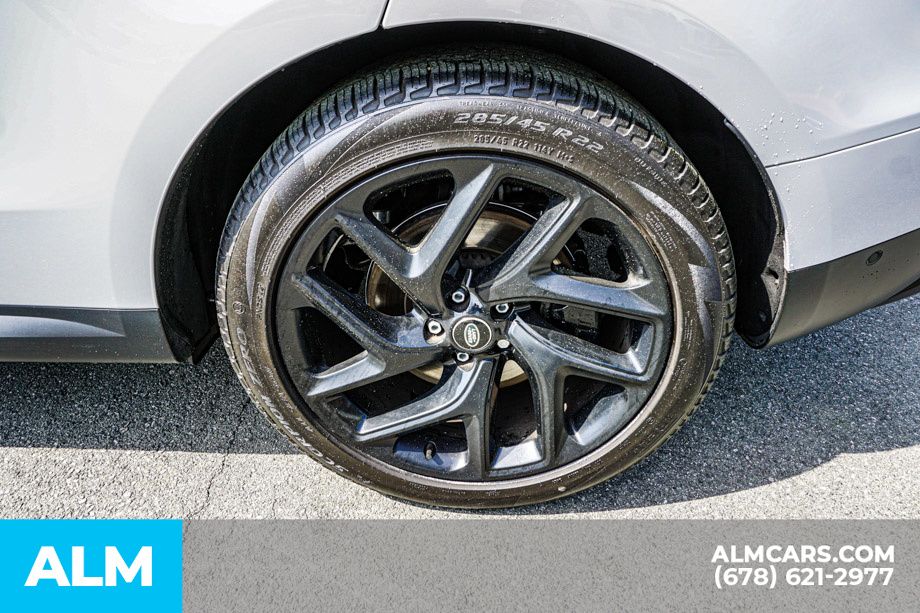 Used 2023 Gray Land Rover SE image 17
